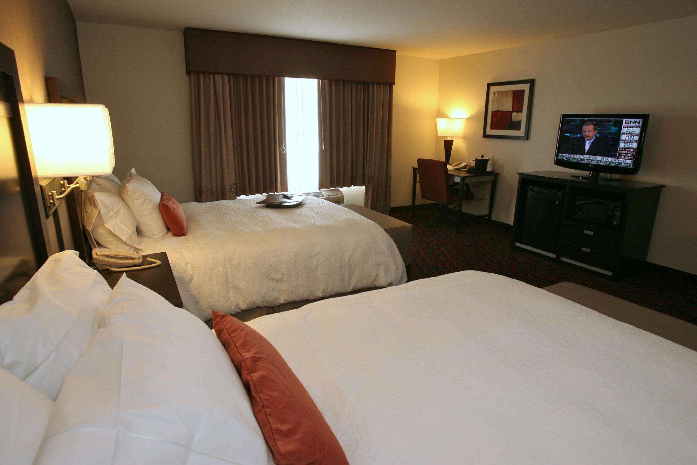 Hampton Inn & Suites Red Deer Penhold Номер фото