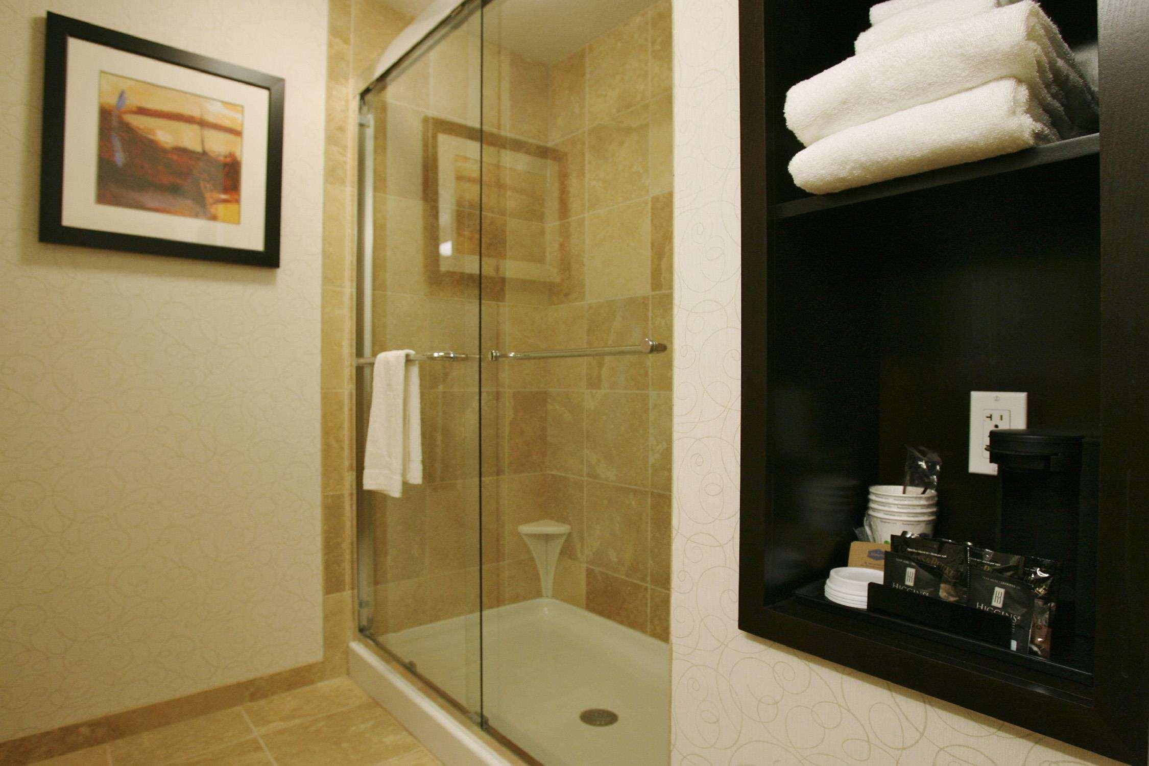Hampton Inn & Suites Red Deer Penhold Номер фото