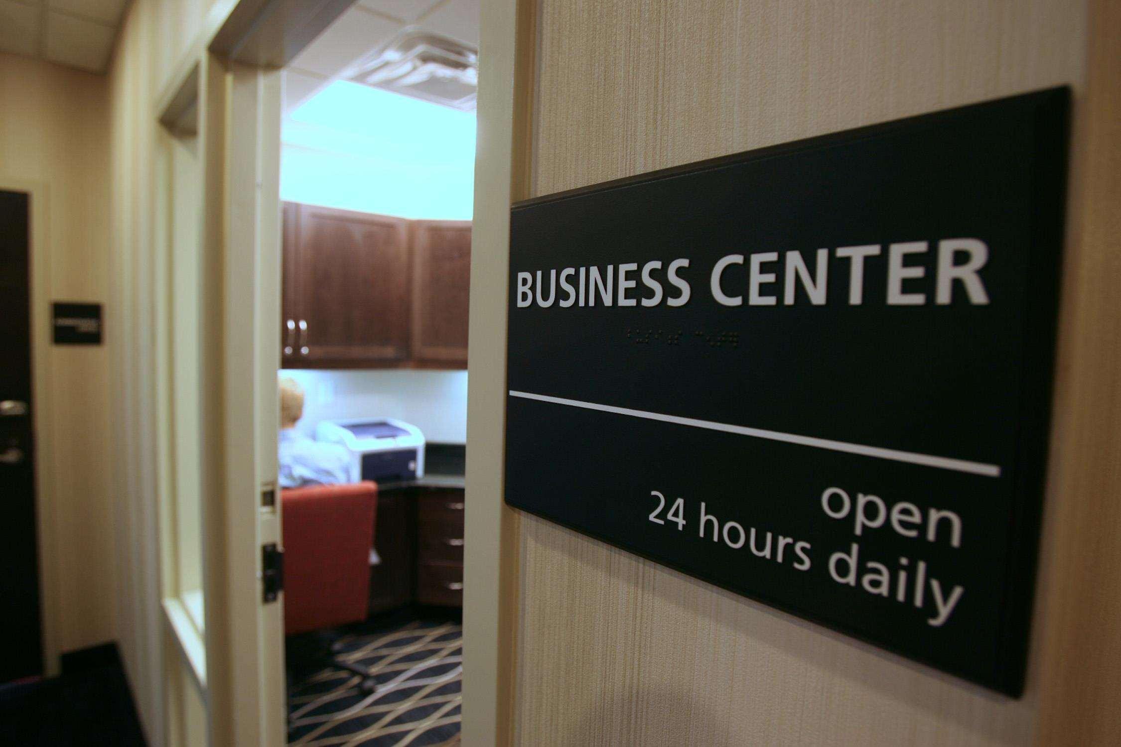 Hampton Inn & Suites Red Deer Penhold Зручності фото