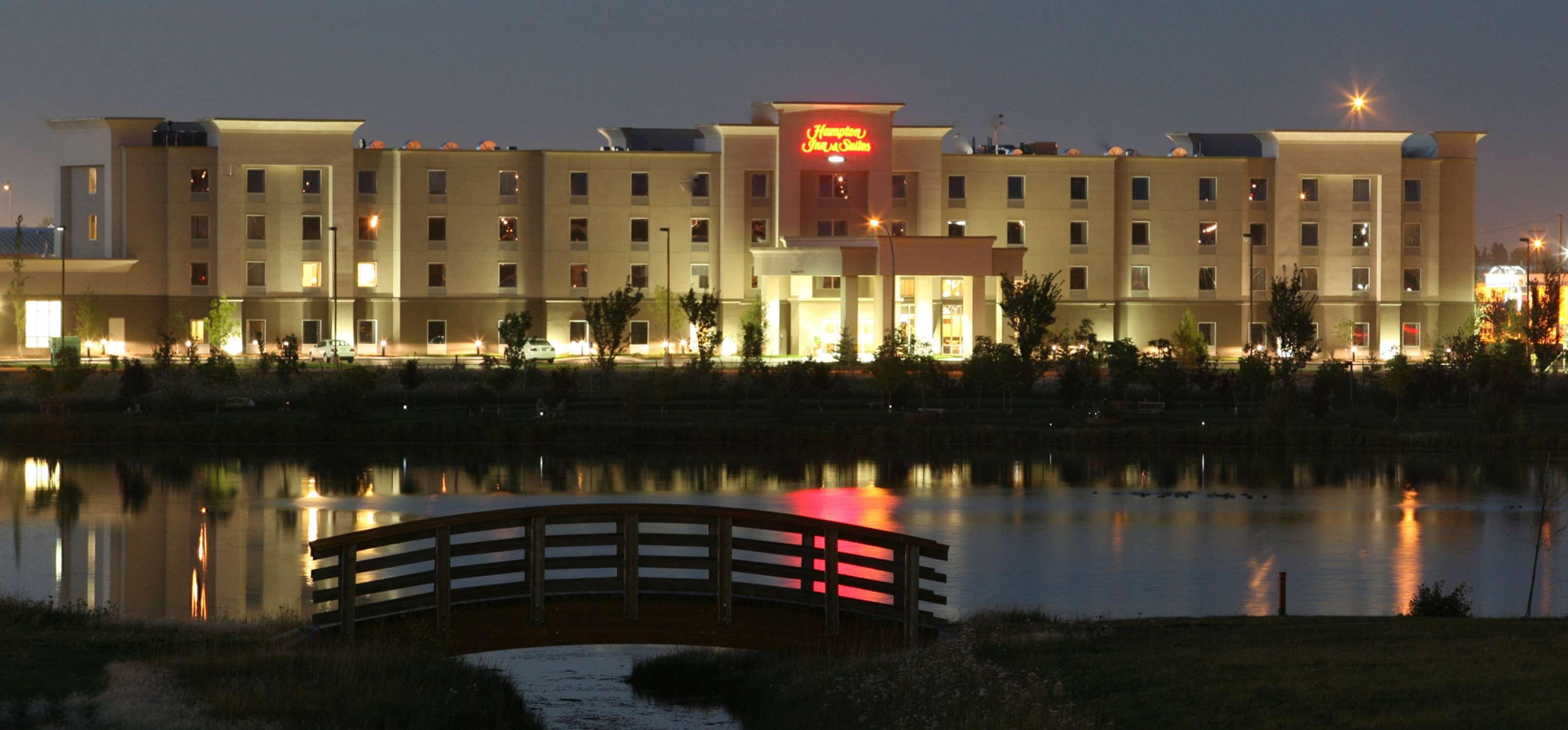 Hampton Inn & Suites Red Deer Penhold Екстер'єр фото