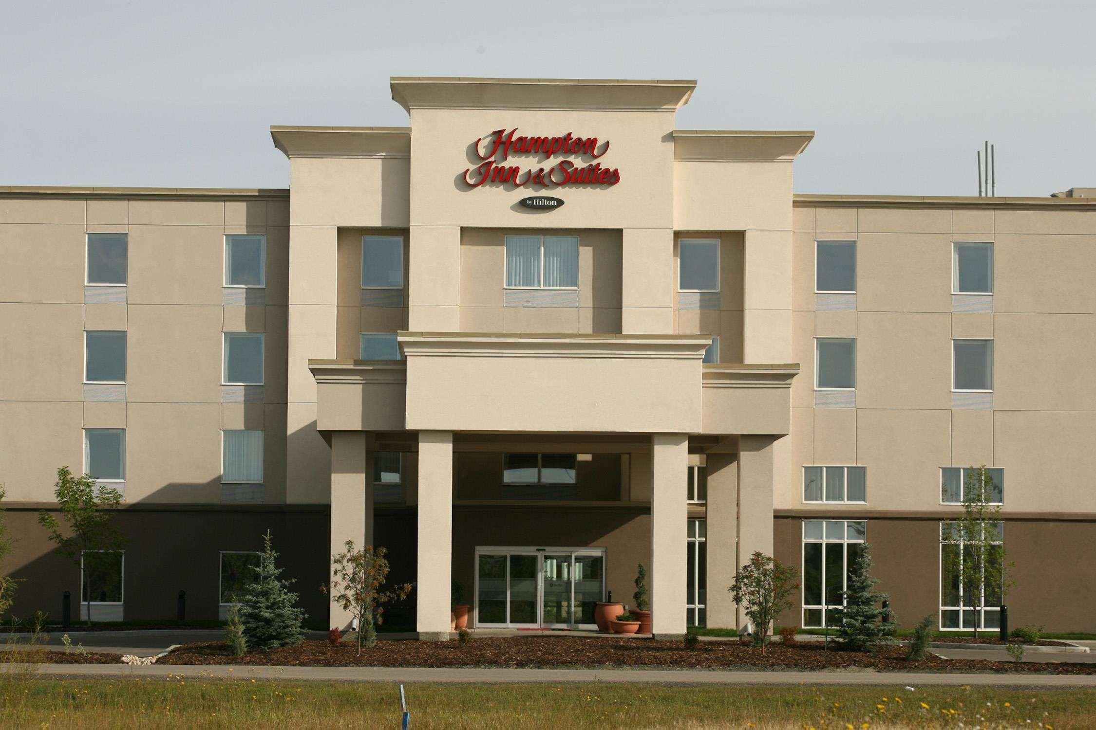 Hampton Inn & Suites Red Deer Penhold Екстер'єр фото