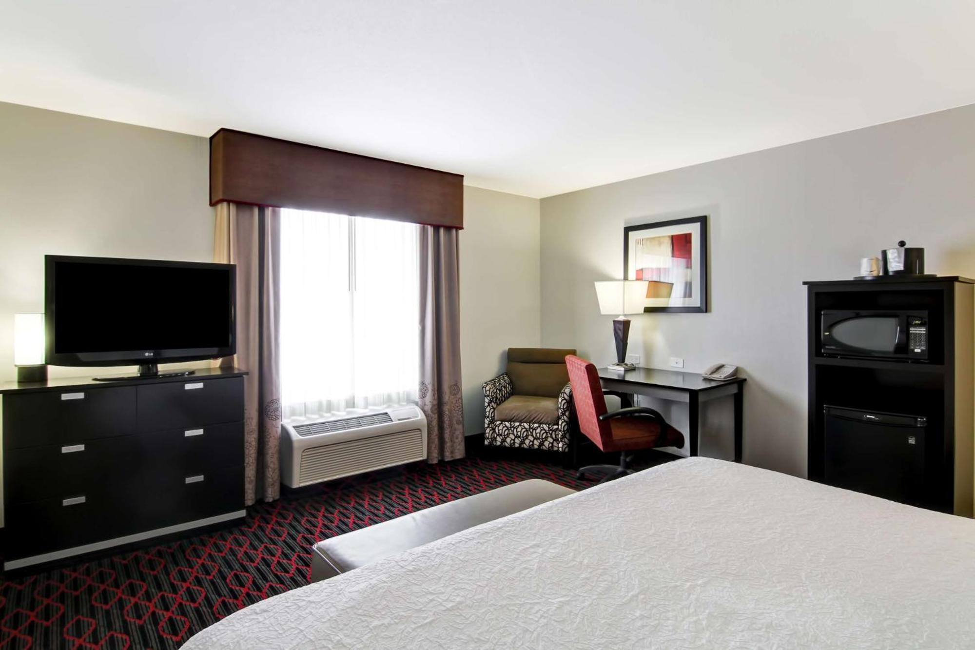 Hampton Inn & Suites Red Deer Penhold Екстер'єр фото