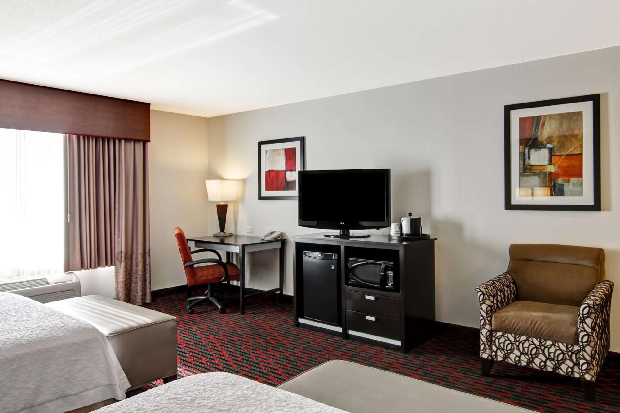 Hampton Inn & Suites Red Deer Penhold Екстер'єр фото