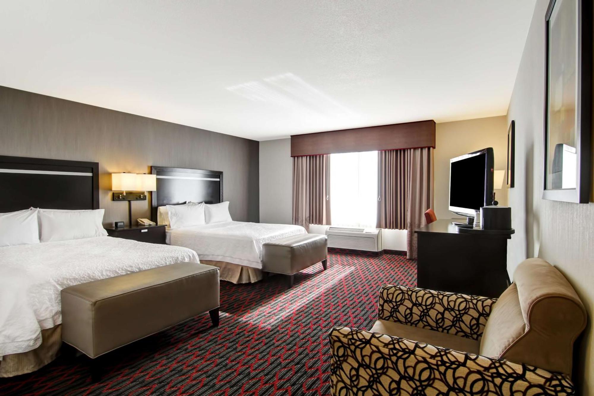 Hampton Inn & Suites Red Deer Penhold Екстер'єр фото