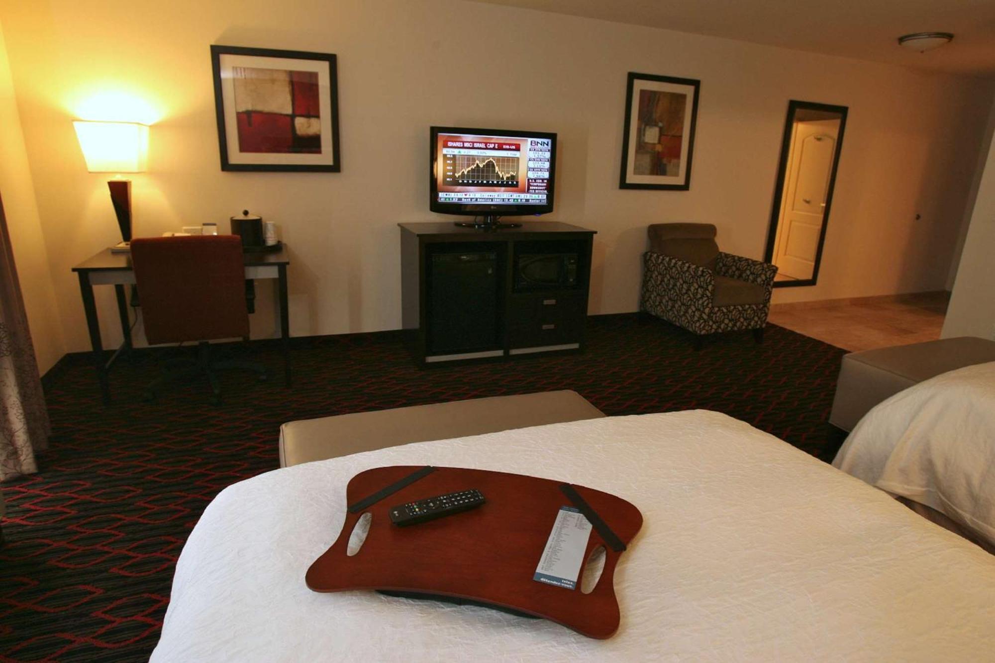 Hampton Inn & Suites Red Deer Penhold Екстер'єр фото
