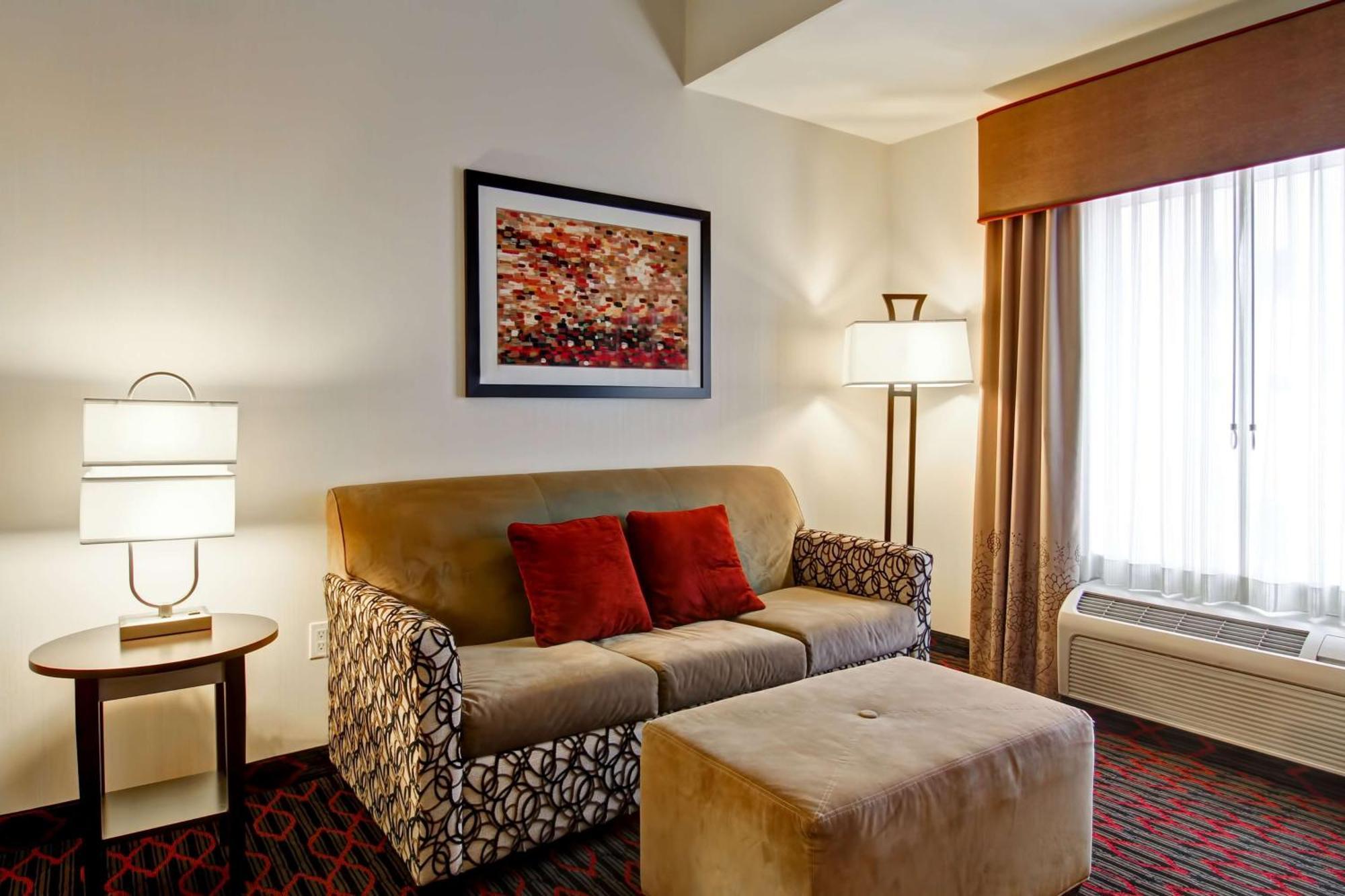 Hampton Inn & Suites Red Deer Penhold Екстер'єр фото