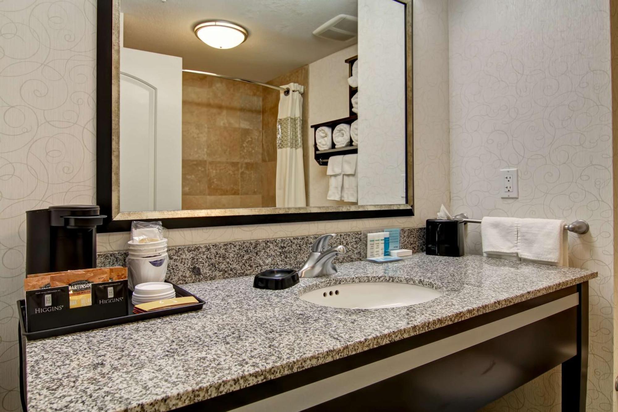 Hampton Inn & Suites Red Deer Penhold Екстер'єр фото